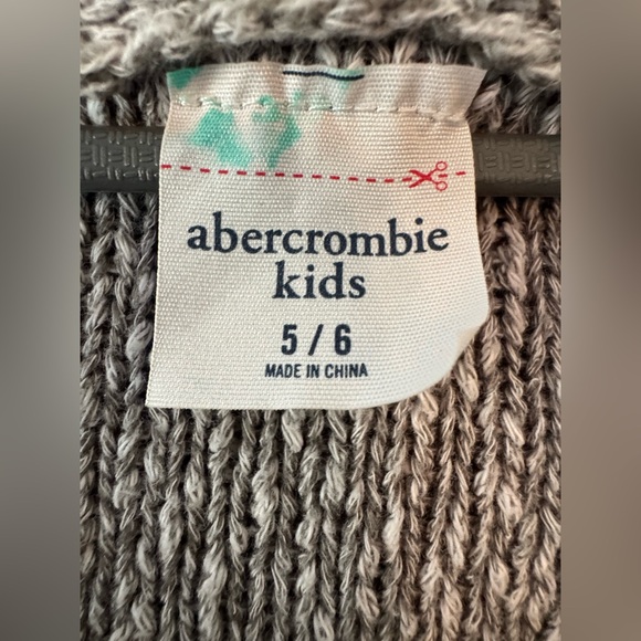 Abercrombie Kids gray Cable Knit Hooded Cardigan 5/6 - Picture 4 of 5